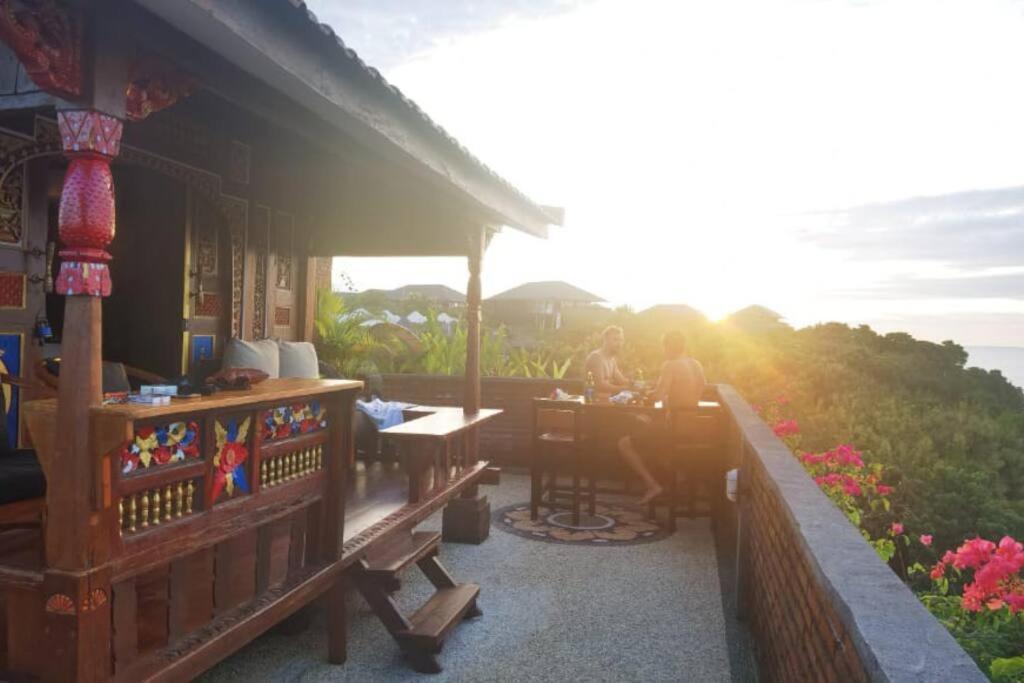 The Hidden Escapes Bingin- Sunset Rooftop Wood House With Ocean View & Private Kitchen Uluwatu Exteriör bild