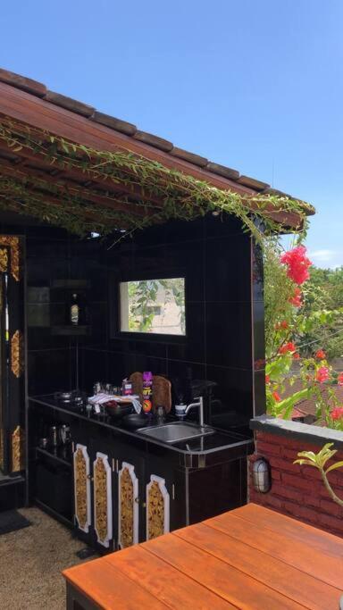 The Hidden Escapes Bingin- Sunset Rooftop Wood House With Ocean View & Private Kitchen Uluwatu Exteriör bild