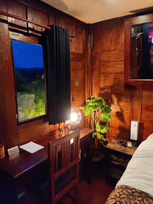 The Hidden Escapes Bingin- Sunset Rooftop Wood House With Ocean View & Private Kitchen Uluwatu Exteriör bild